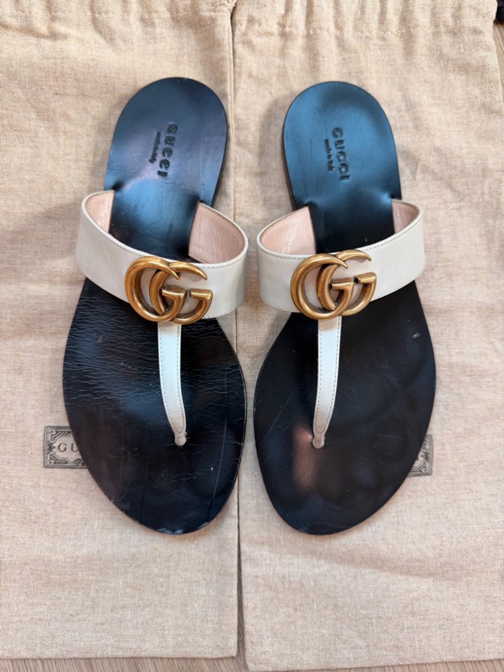 Gucci Cream Leather GG Thong Sandals with Gold Hardware - Picture 2 of 3